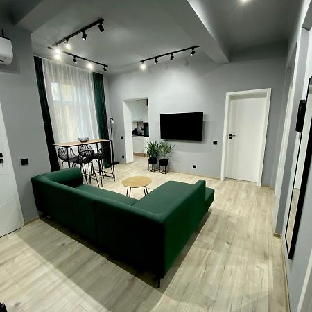 Dani'S Home Away From Home 오라데아 외부 사진