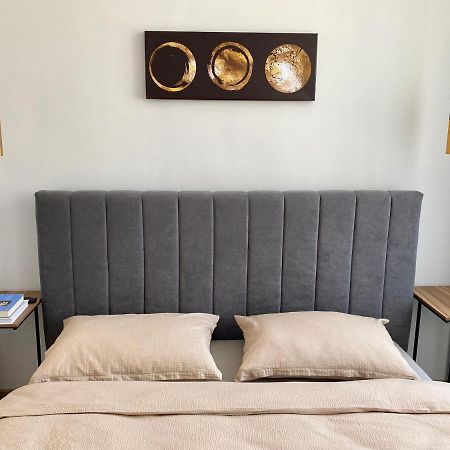 Dani'S Home Away From Home 오라데아 외부 사진