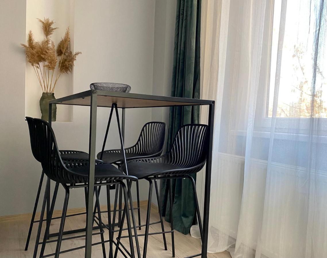 Dani'S Home Away From Home 오라데아 외부 사진