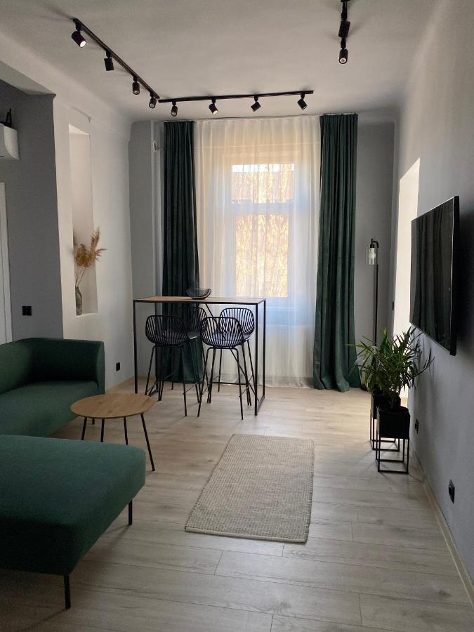 Dani'S Home Away From Home 오라데아 외부 사진