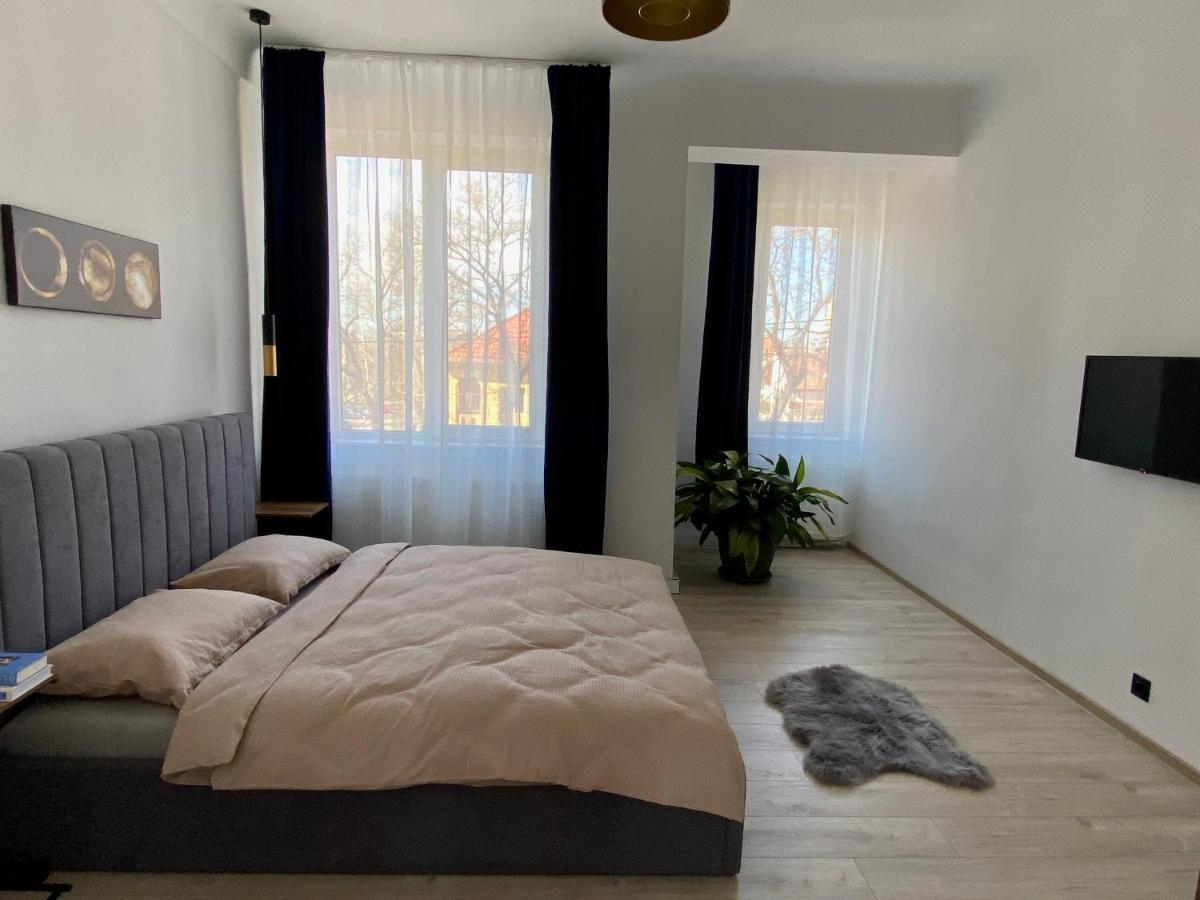 Dani'S Home Away From Home 오라데아 외부 사진