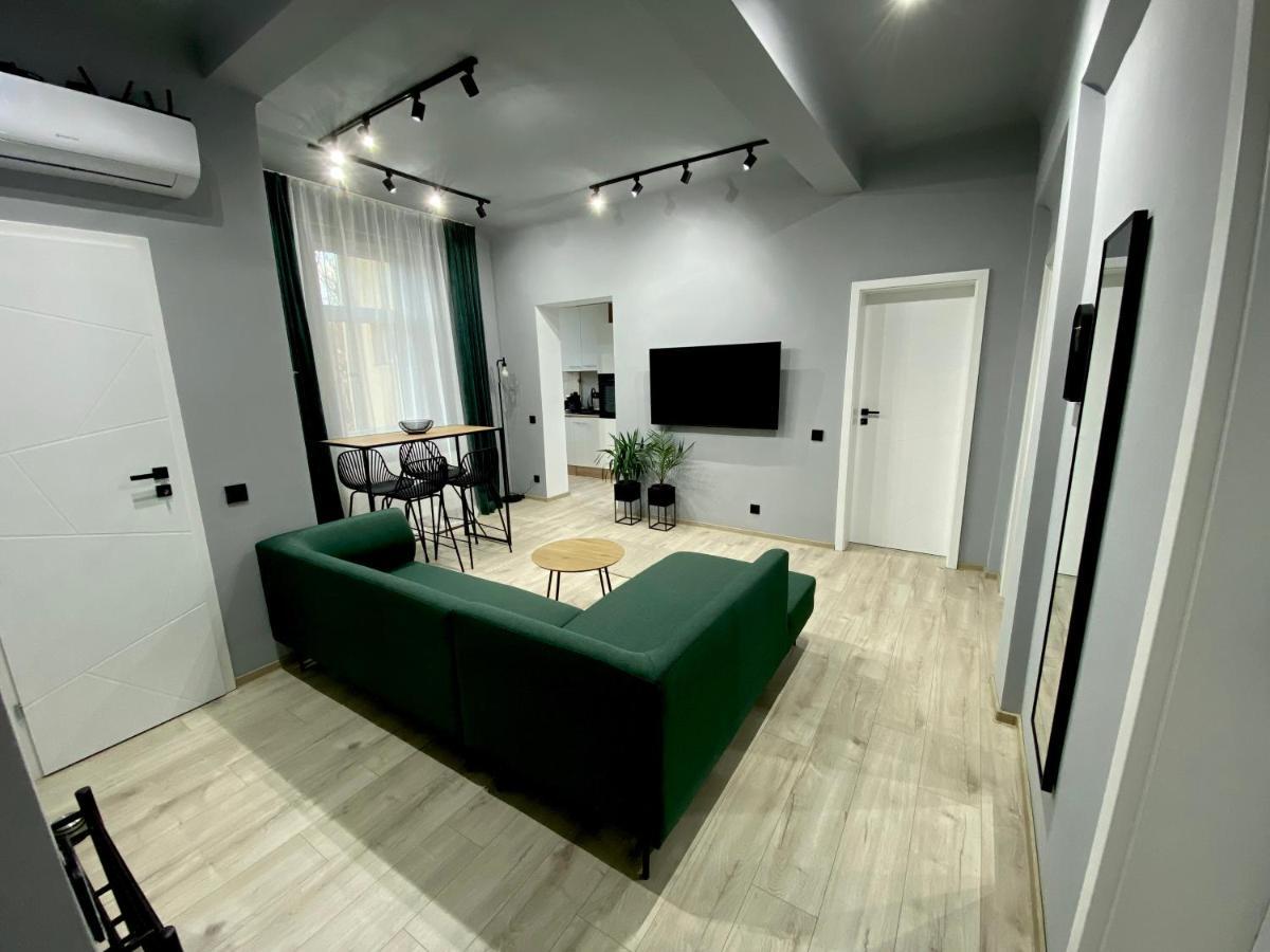 Dani'S Home Away From Home 오라데아 외부 사진