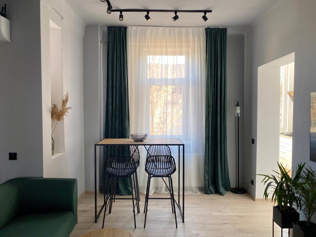 Dani'S Home Away From Home 오라데아 외부 사진