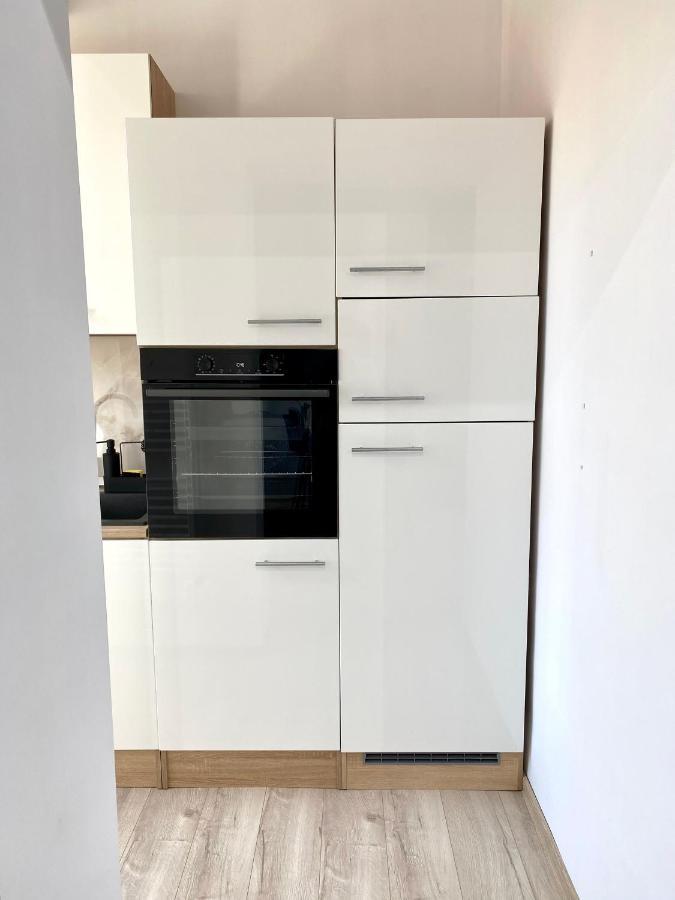 Dani'S Home Away From Home 오라데아 외부 사진