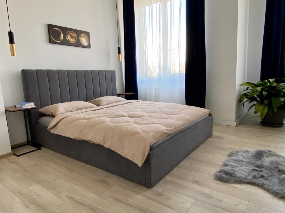 Dani'S Home Away From Home 오라데아 외부 사진